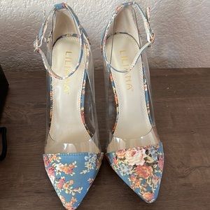 Flower blue heels brand Liliana size 5 1/2